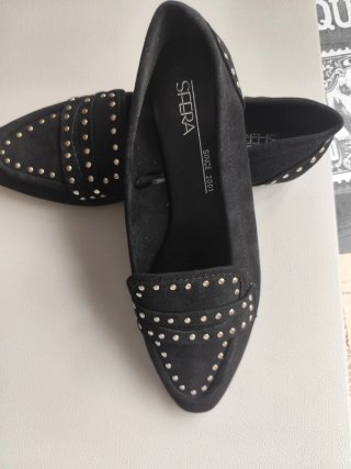 Mocasines negros Sfera tachuelas