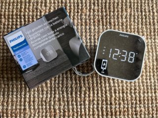 Despertador Philips con Radio y Pantalla Espejo