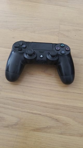 PS4 Bianca + Controller + 2 Giochi