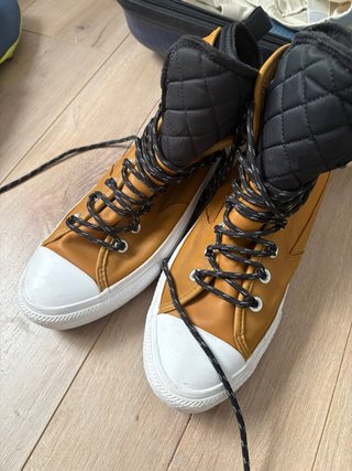 Converse Marrones y Negras