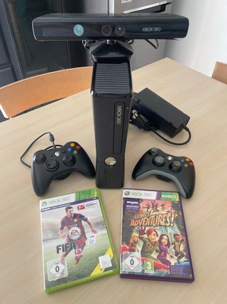 Xbox 360 Slim con Kinect, 2 Controller e 2 Giochi