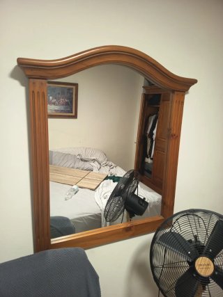 Espejo de Pared con Marco de Madera