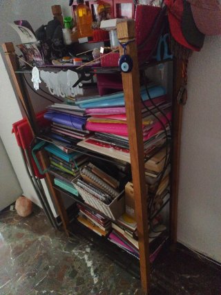 Estantería de Madera y Metal