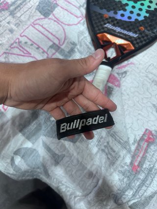 Pala Bullpadel Vertex 04 2025 + Paletero Head de r