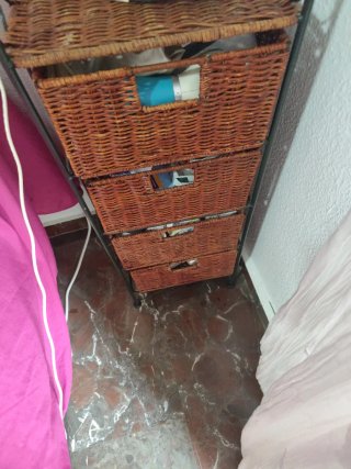 Cajonera de mimbre y metal