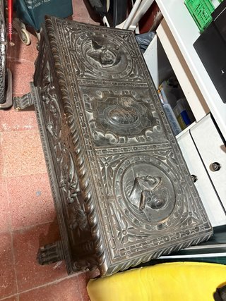 Baúl antiguo de madera