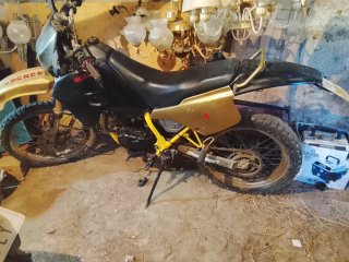 Suzuki RMX 50 Enduro Negra y Dorada
