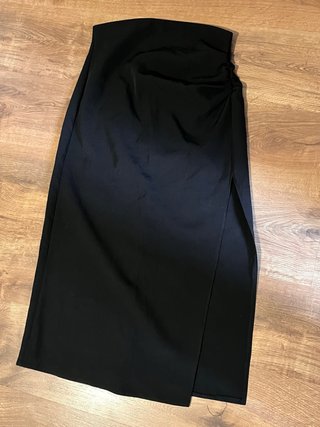 Falda Stradivarius negra talla 38