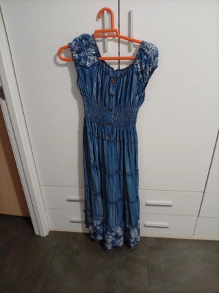 Vestido vaquero largo con volantes