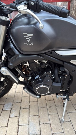VOGE 525AC Moto Naked Negra/Plateada