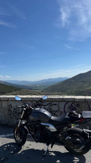 VOGE 525AC Moto Naked Negra/Plateada