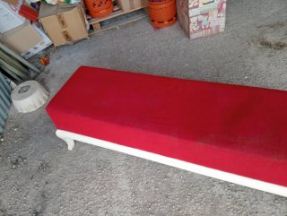 Banco Grande con Tapizado Rojo