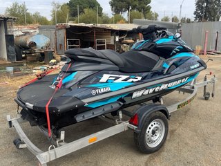 Moto de agua Yamaha FZR WaveRunner