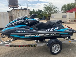 Moto de agua Yamaha FZR WaveRunner