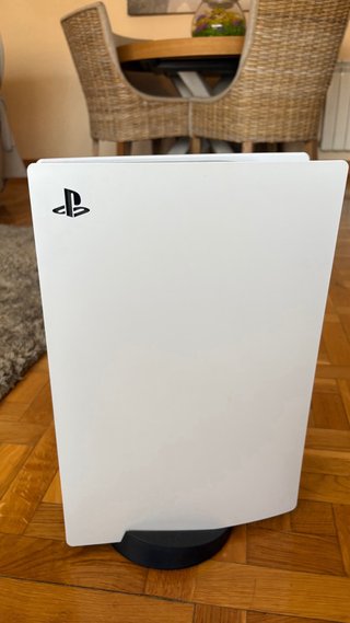 PlayStation 5 (PS5) con 2 mandos