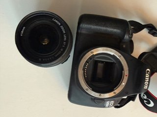 Cámara Canon EOS 1200D con Accesorios