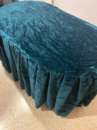 Mesa ovalada de Madera Maciza con Tapa de Cristal