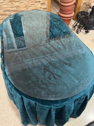Mesa ovalada de Madera Maciza con Tapa de Cristal