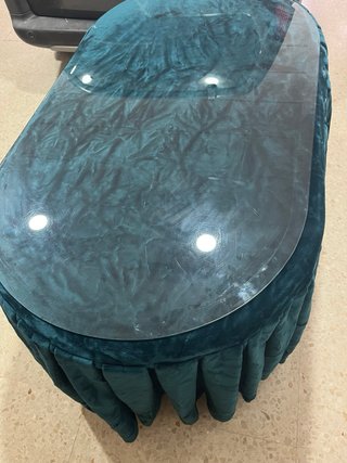 Mesa ovalada de Madera Maciza con Tapa de Cristal