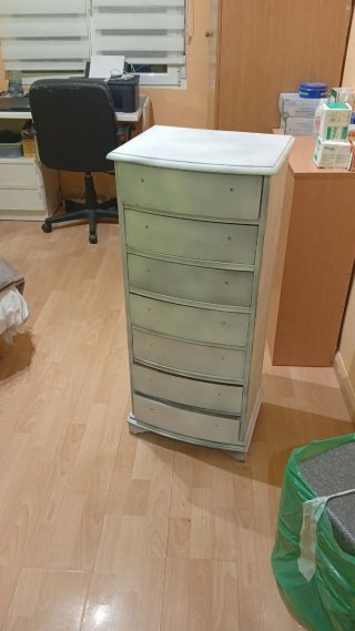 Cómoda antigua de madera