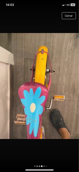 Bicicleta infantil rosa y amarilla tal se ve