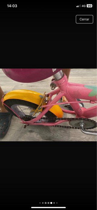 Bicicleta infantil rosa y amarilla tal se ve