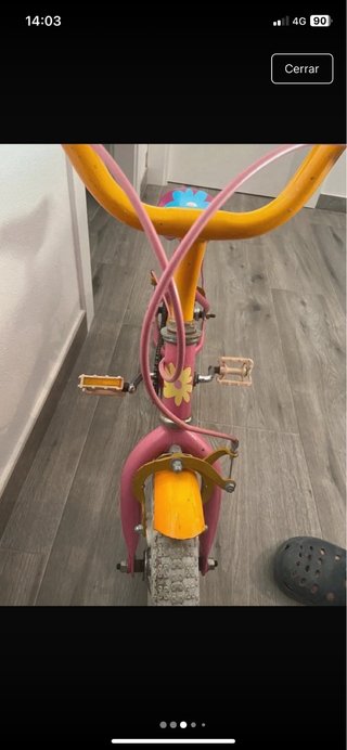 Bicicleta infantil rosa y amarilla tal se ve