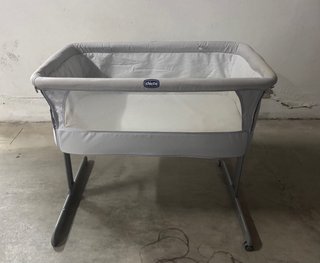 Mini cuna Chicco gris