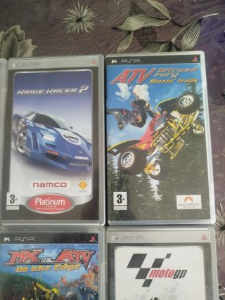 Lotto di 10 videogiochi PSP
