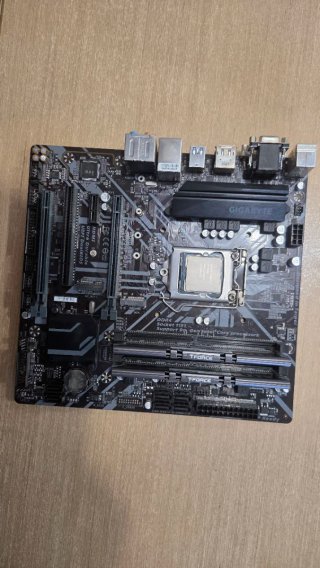 Intel Core i7 9700K, Placa Gigabyte b365m y ram