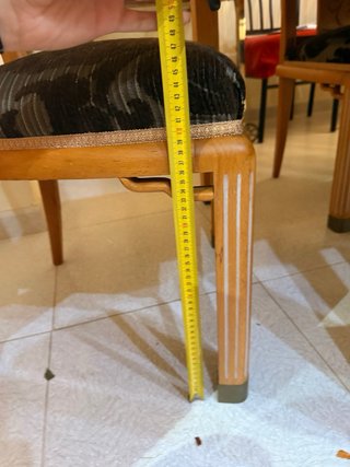 Conjunto de Mesa y 6 Sillas de Madera