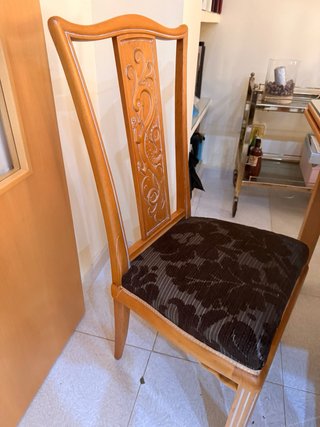 Conjunto de Mesa y 6 Sillas de Madera