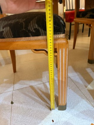 Conjunto de Mesa y 6 Sillas de Madera