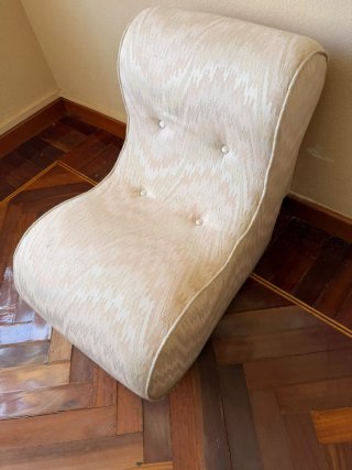 Sofá butaca individual.  Calzadora de dormitorio.
