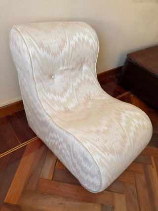 Sofá butaca individual.  Calzadora de dormitorio.