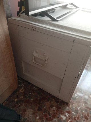 Baúl de madera antiguo blanco