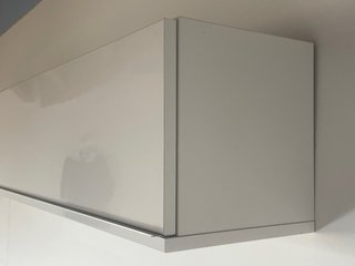 Mobile pensile da muro bianco