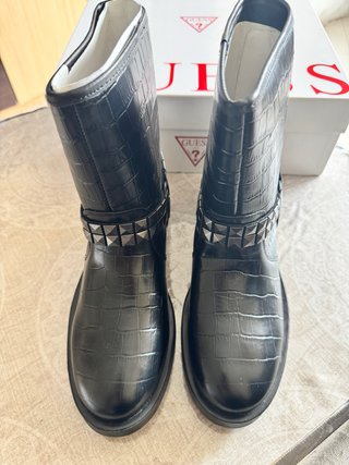 Botines Guess negros con tachuelas caña 17 cm