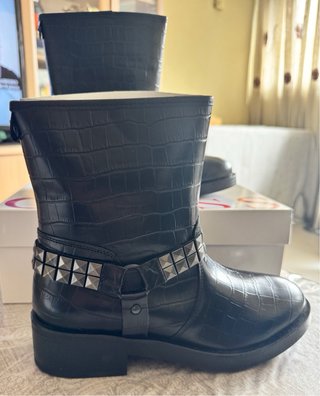 Botines Guess negros con tachuelas caña 17 cm