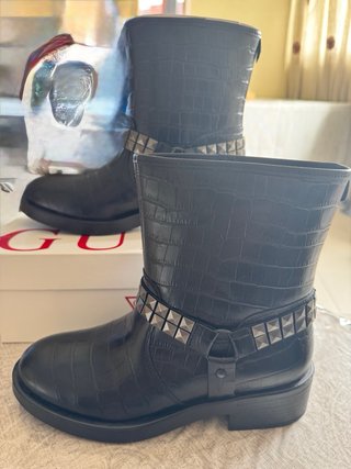 Botines Guess negros con tachuelas caña 17 cm