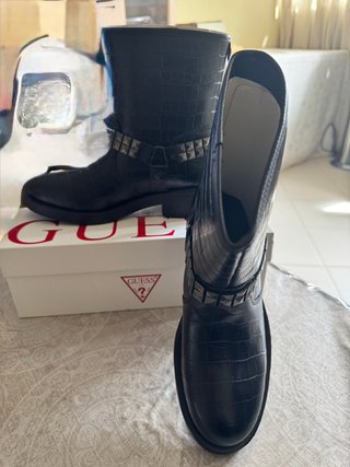 Botines Guess negros con tachuelas caña 17 cm