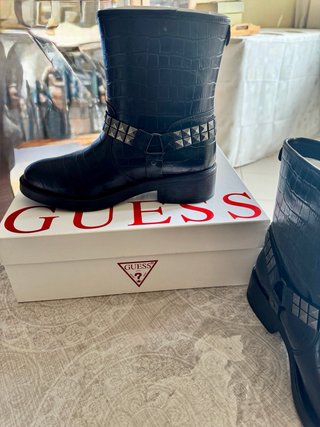 Botines Guess negros con tachuelas caña 17 cm