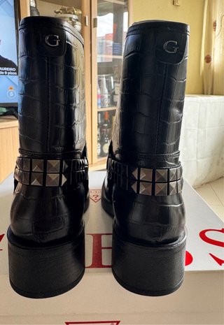 Botines Guess negros con tachuelas caña 17 cm