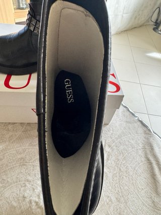 Botines Guess negros con tachuelas caña 17 cm