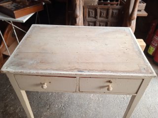 Mesa de cocina antigua de madera