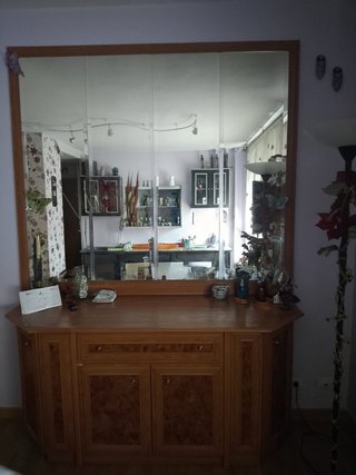 Recibidor de madera con espejo