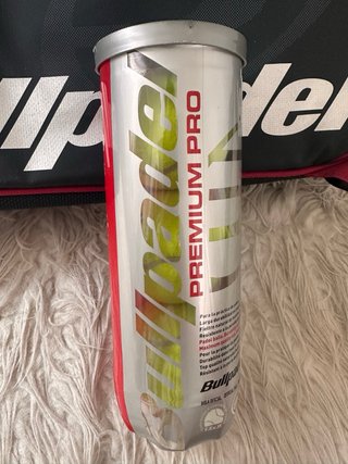 Raqueta Bullpadel Avant Wing + Mochila + Pelotas