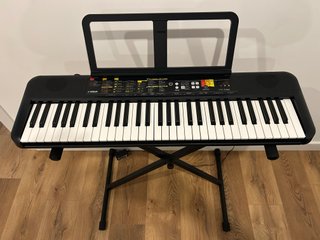 Teclado Yamaha PSR-F52 con Soporte