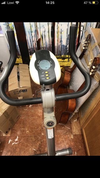 Bicicleta estática con pantalla digital
