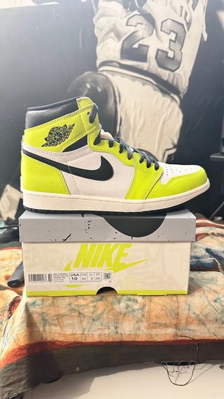 Nike Air Jordan 1 High Volt